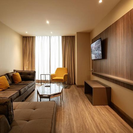 Camino Real Fashion Drive Monterrey Otel San Pedro Garza Garcia Dış mekan fotoğraf Living room of a suite