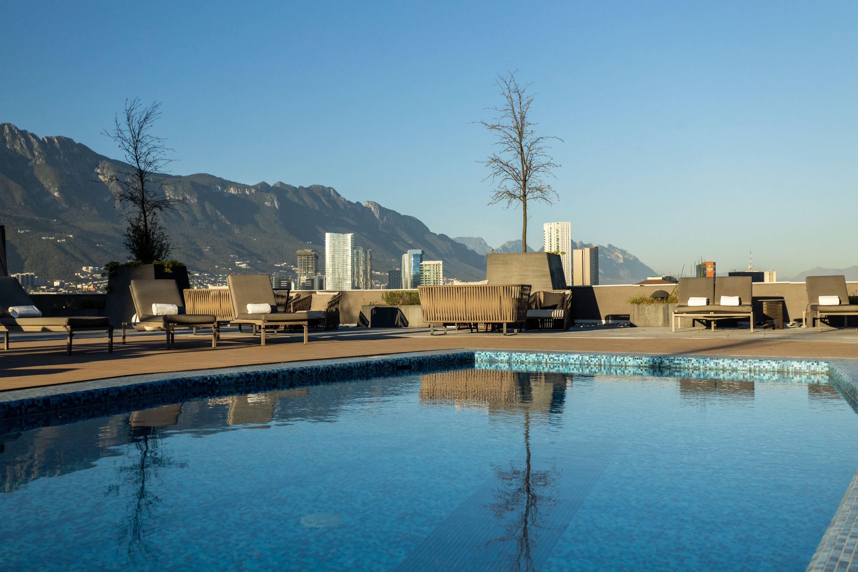 Camino Real Fashion Drive Monterrey Otel San Pedro Garza Garcia Dış mekan fotoğraf View of the city from the hotel