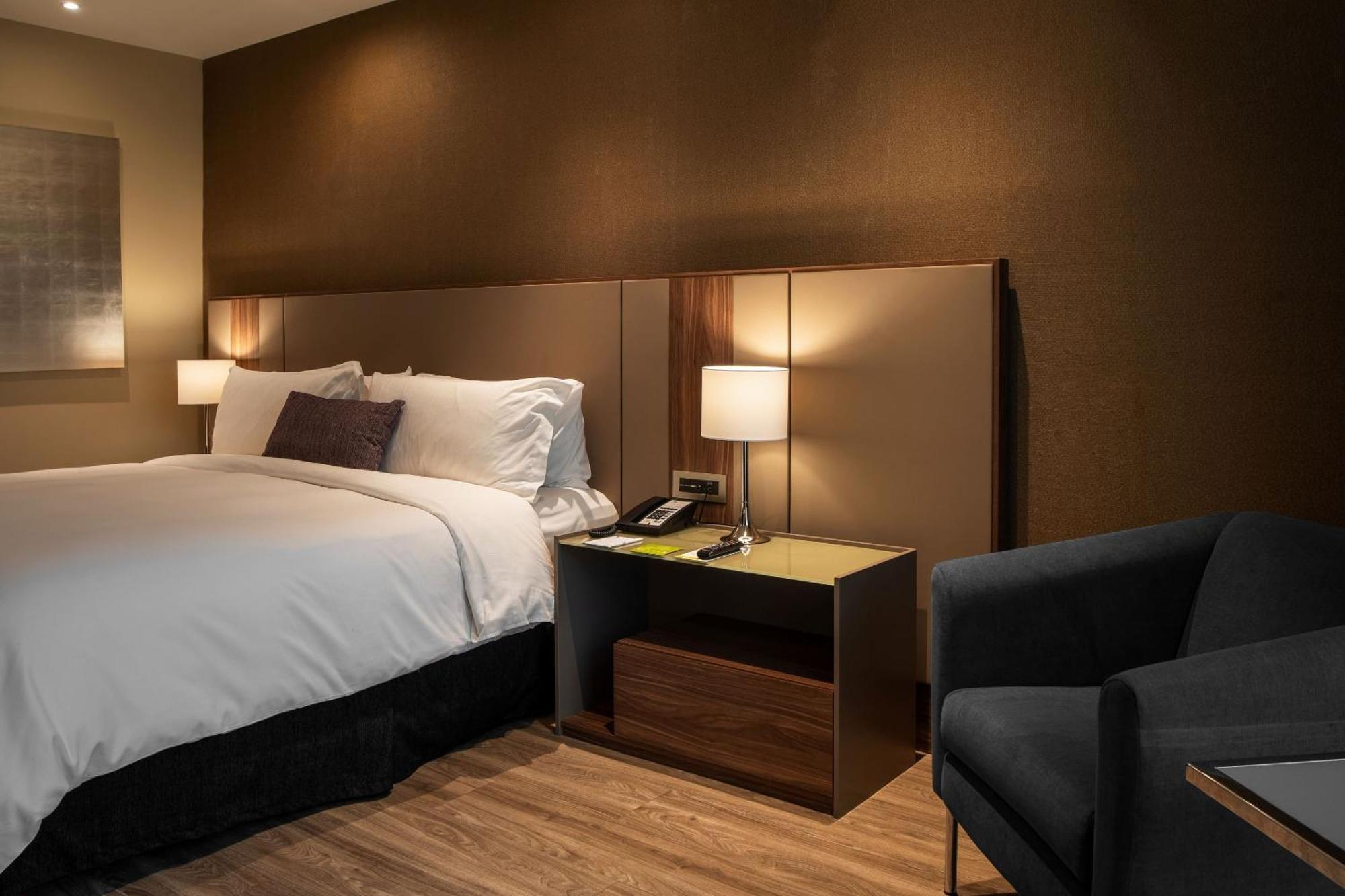 Camino Real Fashion Drive Monterrey Otel San Pedro Garza Garcia Dış mekan fotoğraf A room at the hotel