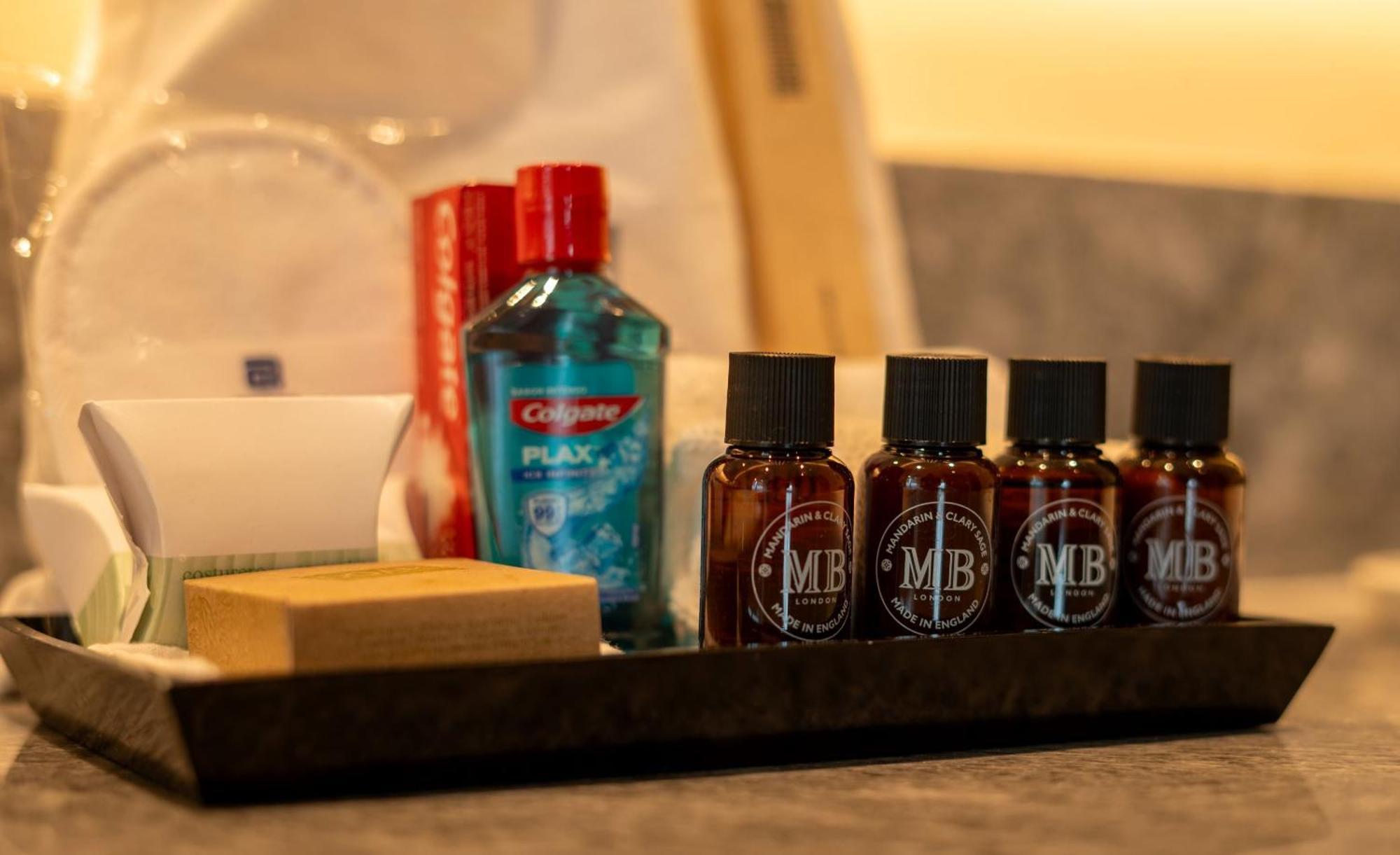 Camino Real Fashion Drive Monterrey Otel San Pedro Garza Garcia Dış mekan fotoğraf MB toiletries