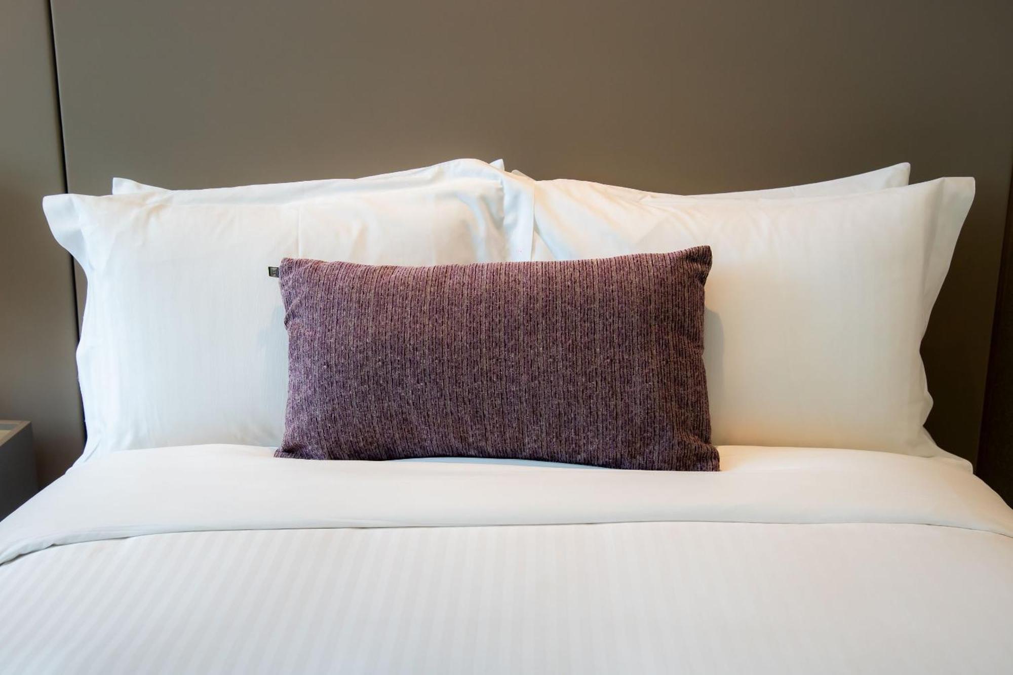 Camino Real Fashion Drive Monterrey Otel San Pedro Garza Garcia Dış mekan fotoğraf A bed with pillows