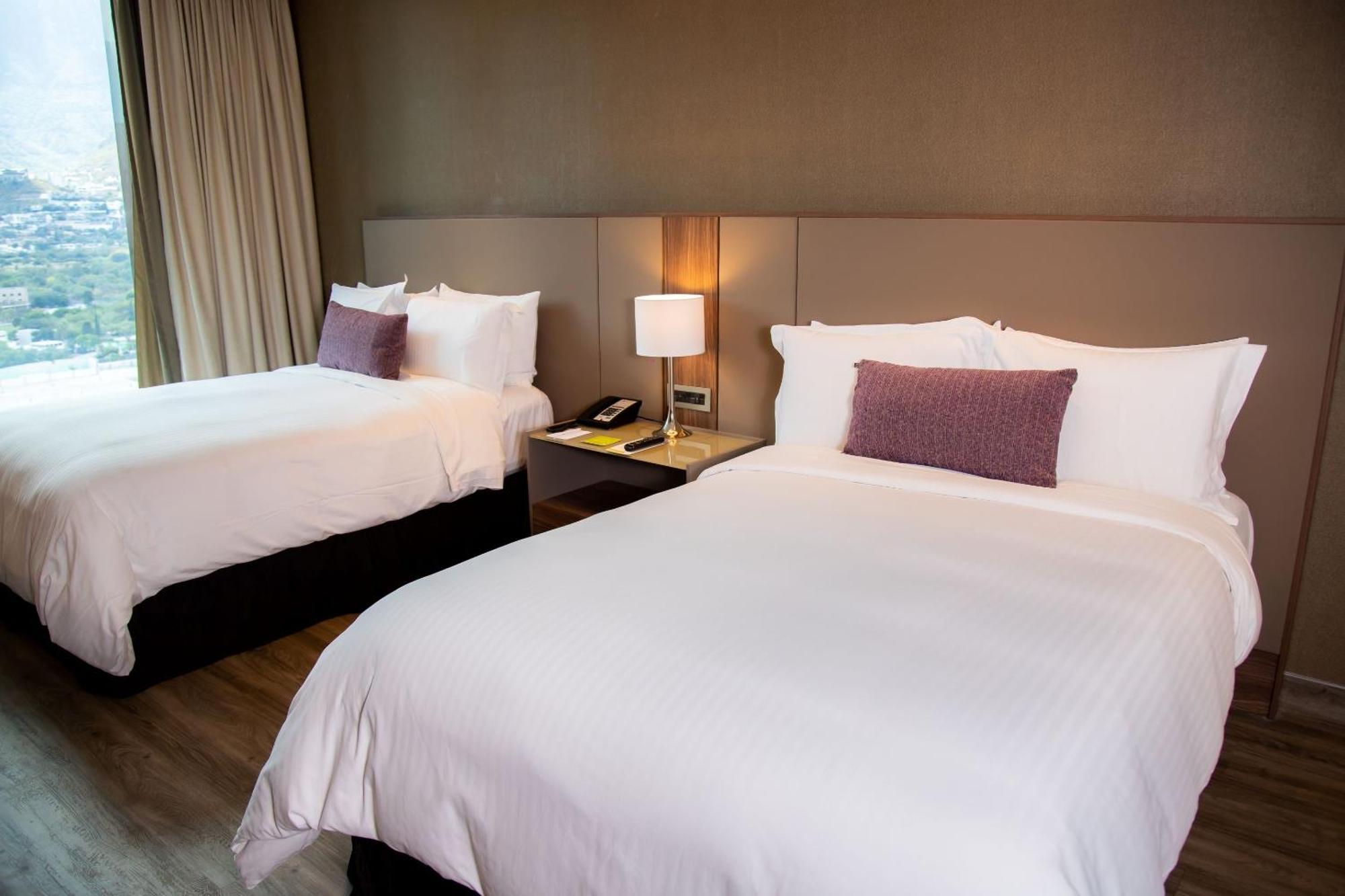 Camino Real Fashion Drive Monterrey Otel San Pedro Garza Garcia Dış mekan fotoğraf A room at the hotel