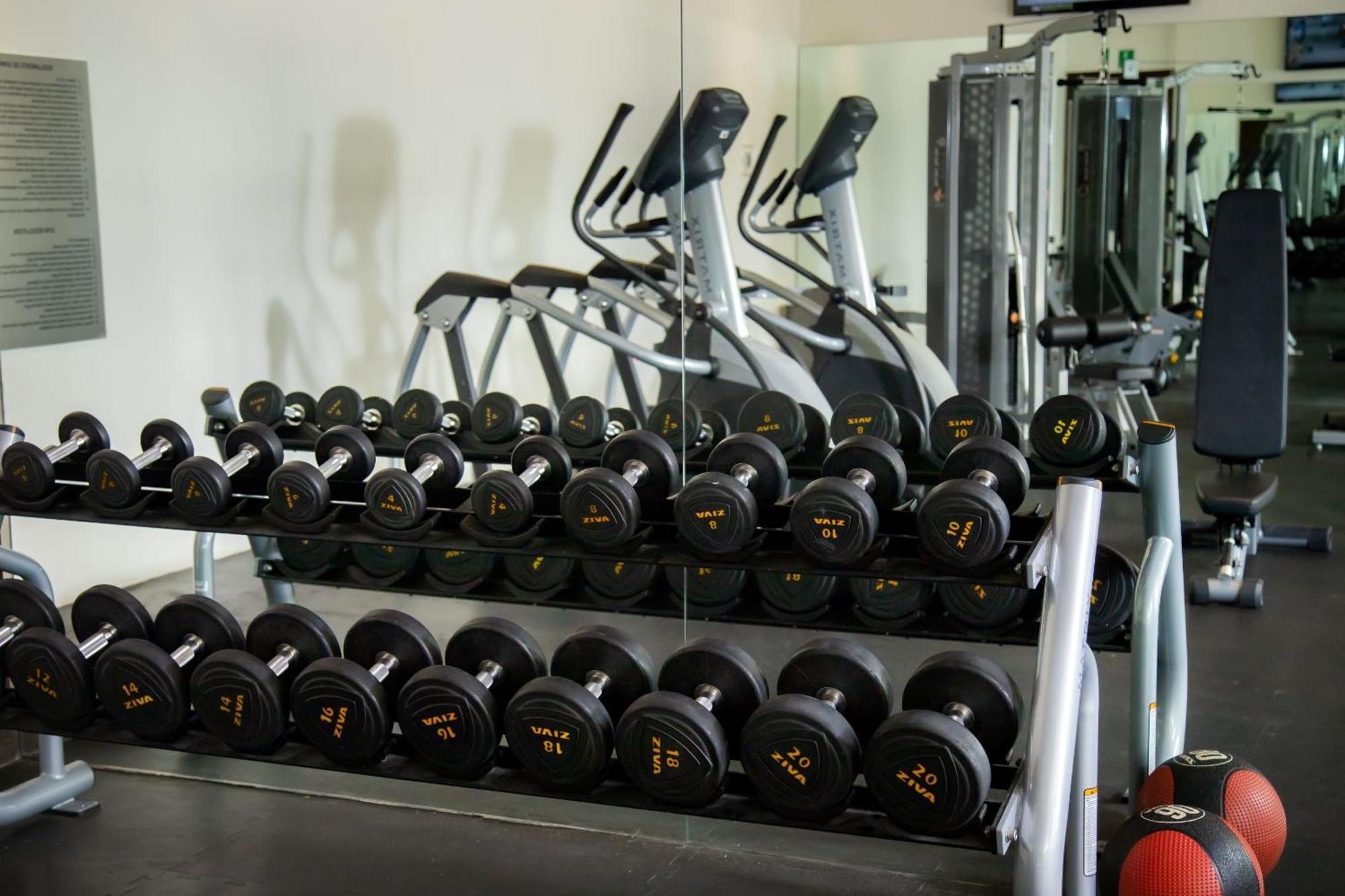 Camino Real Fashion Drive Monterrey Otel San Pedro Garza Garcia Dış mekan fotoğraf Dumbbells